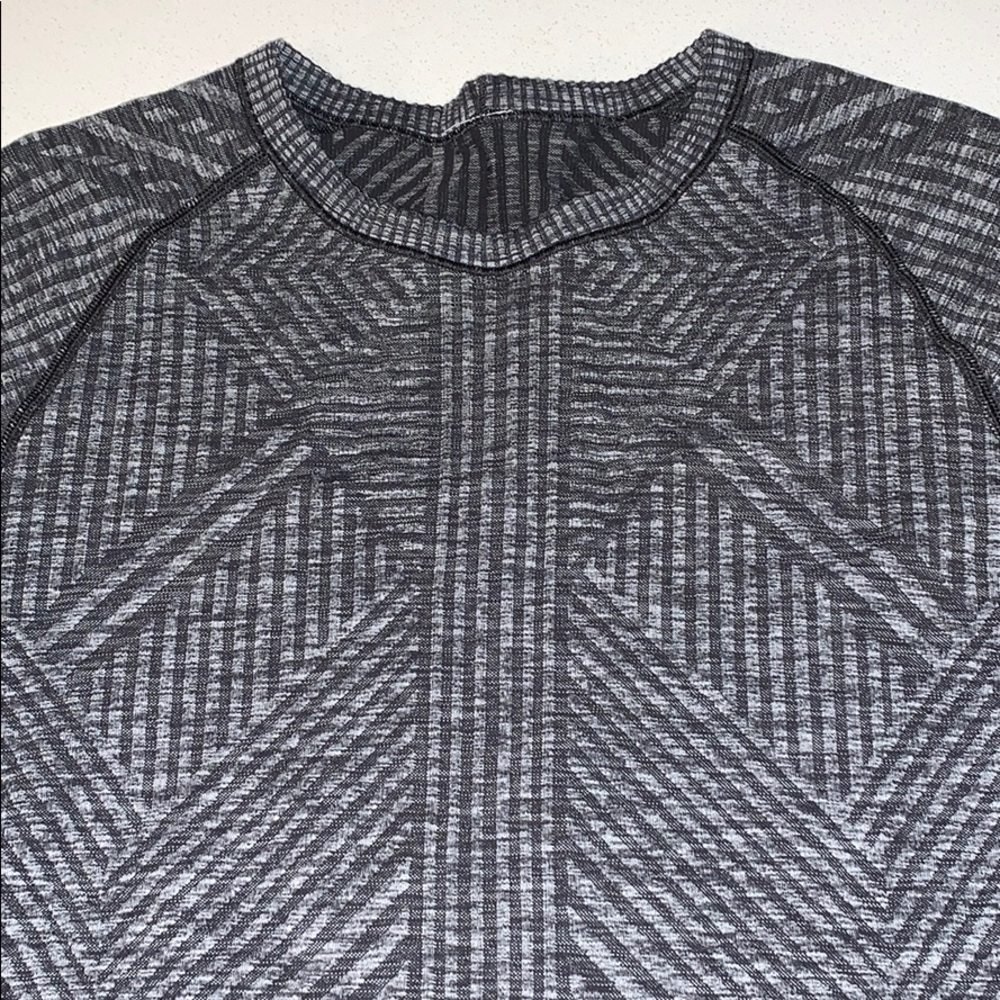 LULULEMON TOP